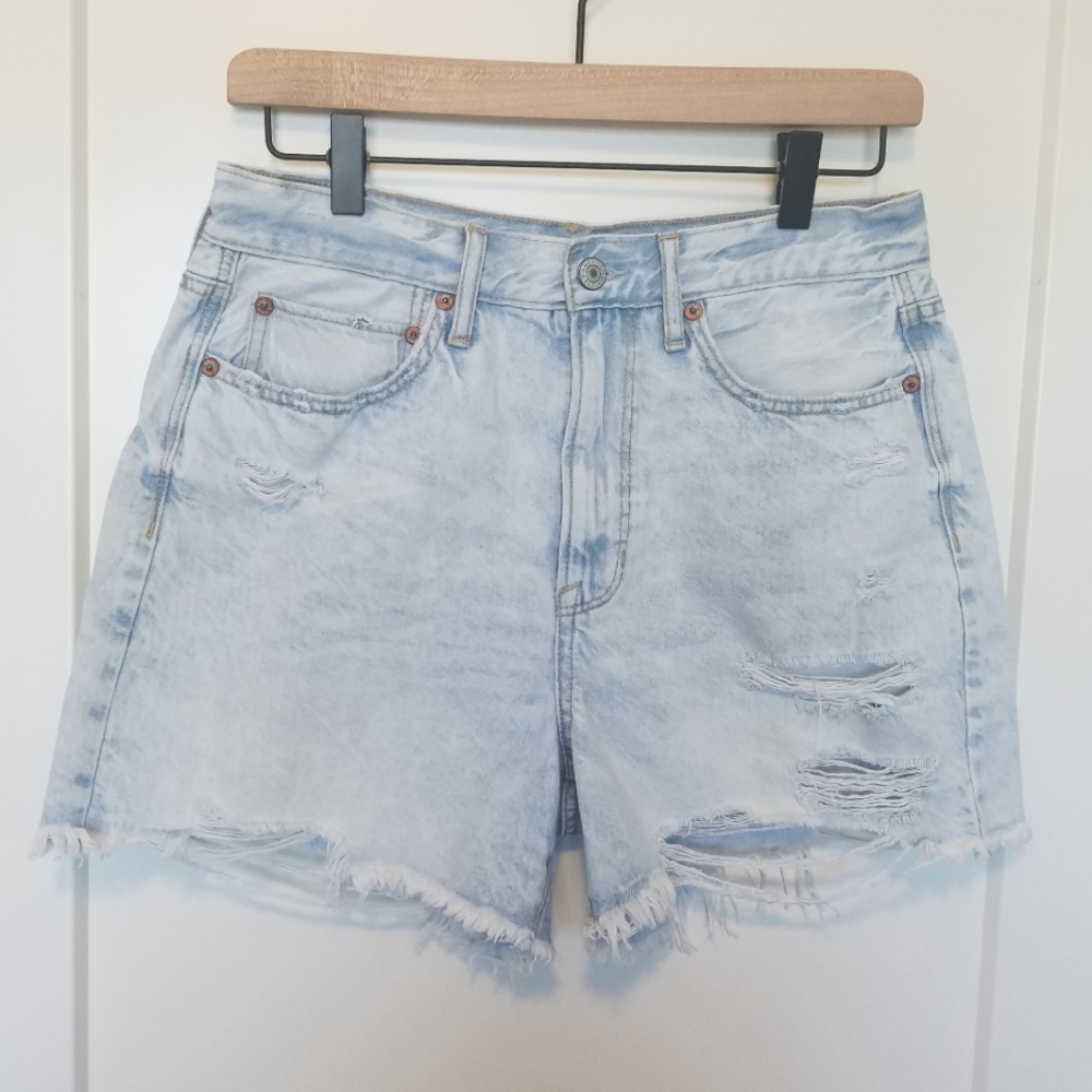 American Eagle 90s Boyfriend Shorts, distressed, light wash, size 6